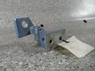 петля двери Opel Corsa D 2007, хетчбэк 5 дв., 13161937