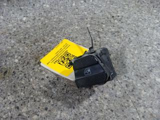 кнопка стеклоподъемника двери задней левой Volkswagen Golf 3 поколение 1993