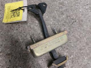 ограничитель открывания двери Chrysler Voyager 3 поколение 1997