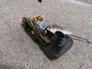 замок двери передней левой Chrysler Voyager 3 поколение 1997