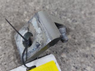 петля двери Skoda Octavia 2 поколение (A5) 2006