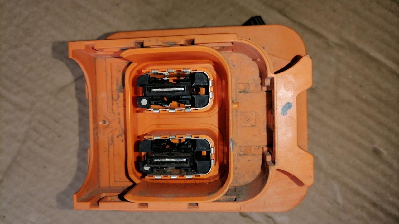 порт зарядный BMW 5 серия G30/G31 2018, 2.0 л., гибрид, black sapphire metallic (475), седан, задний привод, правый руль, 61278679679, 8679679, 8661796 - фото №1