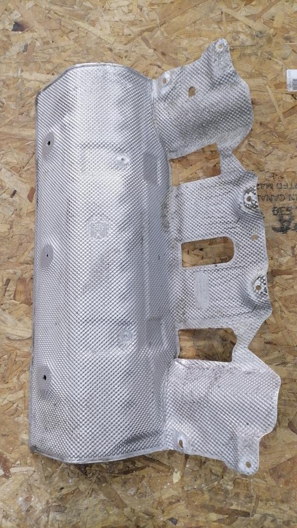 тепловой экран глушителя BMW 5 серия G30/G31 2018, 2.0 л., гибрид, black sapphire metallic (475), седан, задний привод, правый руль, 51487340227, 7340227 - фото №1