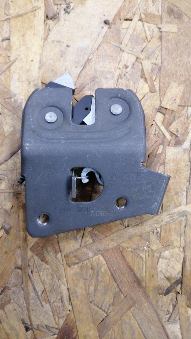 замок спинки сиденья BMW 5 серия G30/G31 2018, 2.0 л., гибрид, black sapphire metallic (475), седан, задний привод, правый руль, 52207112863, 7112863 - фото №1