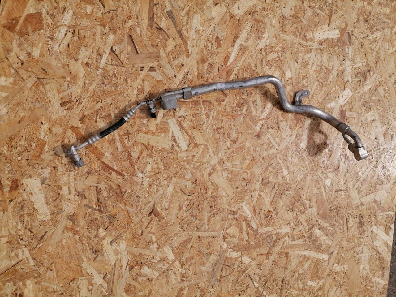 трубка кондиционера BMW 6 серия G32 2018, 3.0 л., B58 B30 A, бензин, АКПП, mineral-weiss metallic а96, лифтбэк, полный привод - фото №1