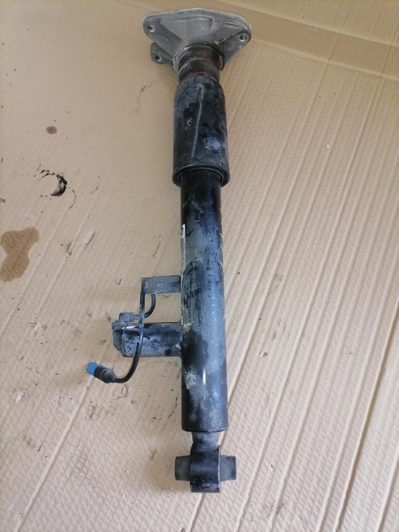 амортизатор задний BMW 4 серия F32/F33 F36 2016, 2.0 л., N26 B20 A, бензин, АКПП, glacier-silber metallic, хетчбэк 5 дв., задний привод, 37126854209, 6854209 - фото №1