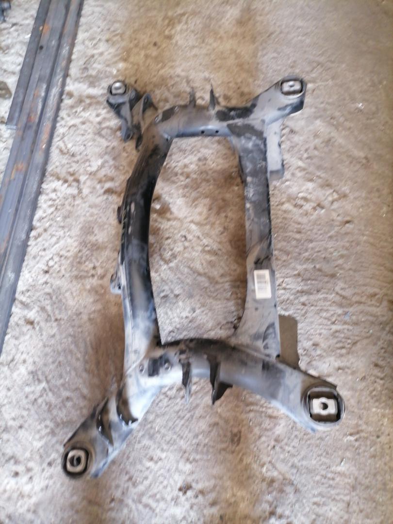 балка подвески задняя BMW 4 серия F32/F33 F36 2016, 2.0 л., N26 B20 A, бензин, АКПП, glacier-silber metallic, хетчбэк 5 дв., задний привод, 6869099 - фото №1