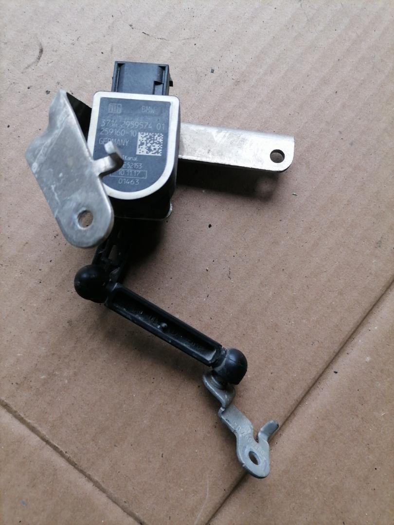 датчик дорожного просвета BMW 5 серия G30/G31 2018, 2.0 л., гибрид, седан, задний привод, 2959574, 37142959574 - фото №1