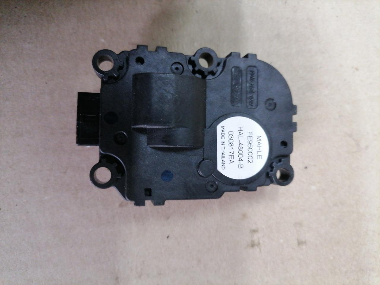 моторчик заслонки печки BMW 6 серия G32 2018, 3.0 л., B58 B30 A, бензин, АКПП, mineral-weiss metallic а96, лифтбэк, полный привод, FE950002, HAL-48004-B, 030817EA - фото №1