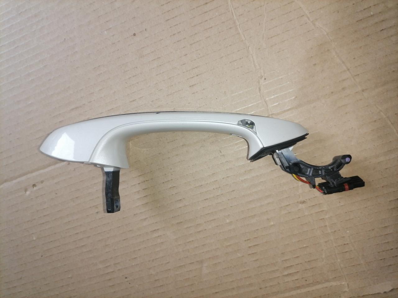 ручка наружная BMW 6 серия G32 2018, 3.0 л., B58 B30 A, бензин, АКПП, mineral-weiss metallic а96, лифтбэк, полный привод, 51218492206, 8492206, 51217443070, 7443070 - фото №1