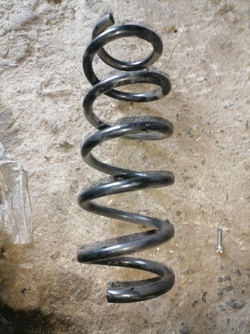 пружина задняя BMW X3 G01 2019, 2.0 л., B46 B20 B, бензин, АКПП, внедорожник 5 дв. - фото №1