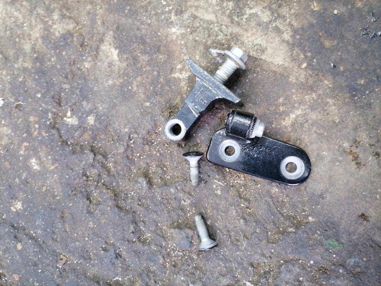 петля двери BMW 5 серия G30/G31 2018, 2.0 л., гибрид, седан, задний привод, 41517420093, 7420093, 7333061 - фото №1