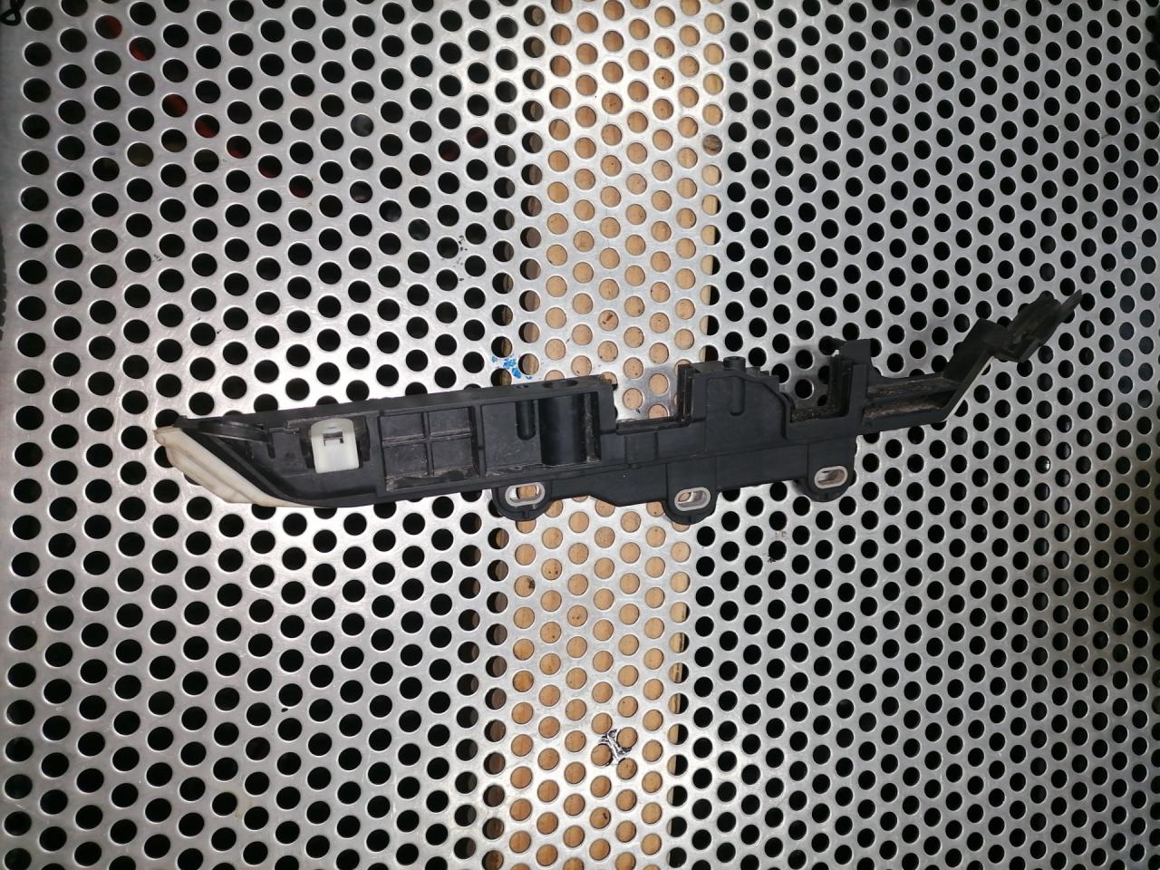 планка под капот BMW 5 серия G30/G31 G30 2020, 2.0 л., B46 B20 B, бензин, АКПП, седан, задний привод, 61139334787, 9334787 - фото №1