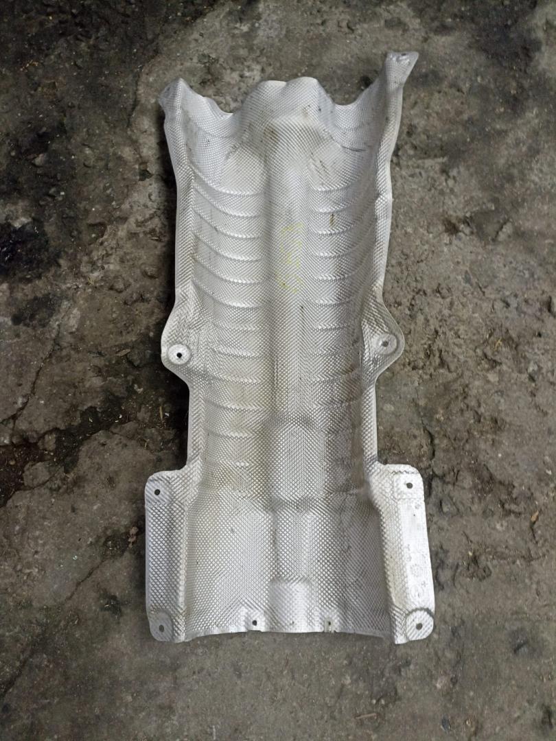 тепловой экран глушителя BMW 5 серия G30/G31 G30 2020, 2.0 л., B46 B20 B, бензин, АКПП, седан, задний привод, 51487340805, 7340805 - фото №1