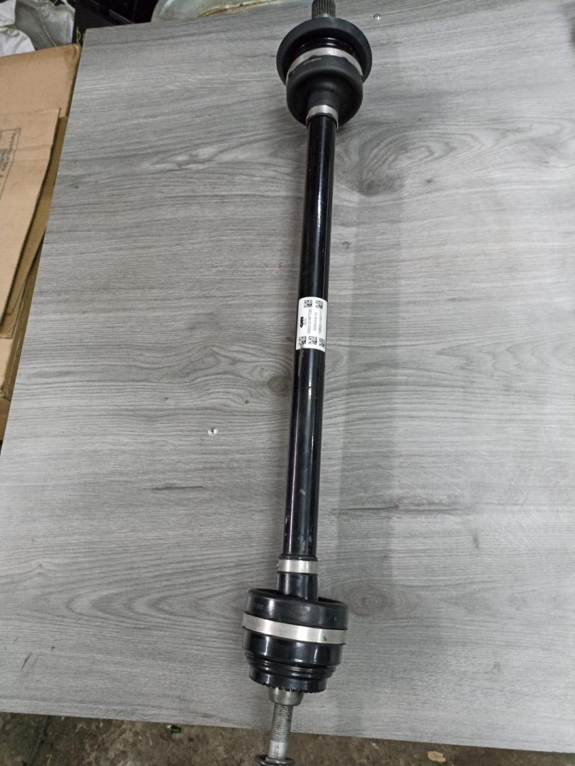 полуось задняя (приводной вал, ШРУС) BMW 5 серия G30/G31 G30 2020, 2.0 л., B46 B20 B, бензин, АКПП, седан, задний привод, 33208664048, 8664048, 0553131687320 - фото №1