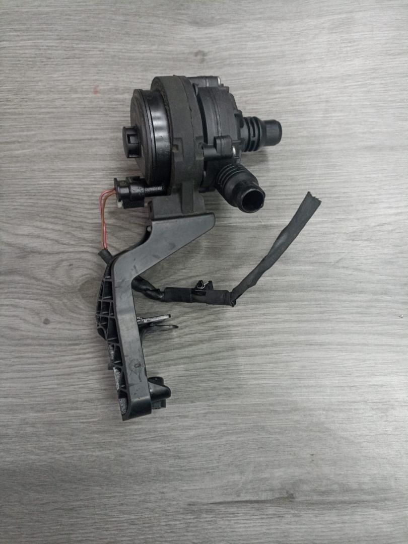 насос антифриза дополнительный BMW 5 серия G30/G31 G30 2020, 2.0 л., B46 B20 B, бензин, АКПП, седан, задний привод, 6834923, 64116834923 - фото №1