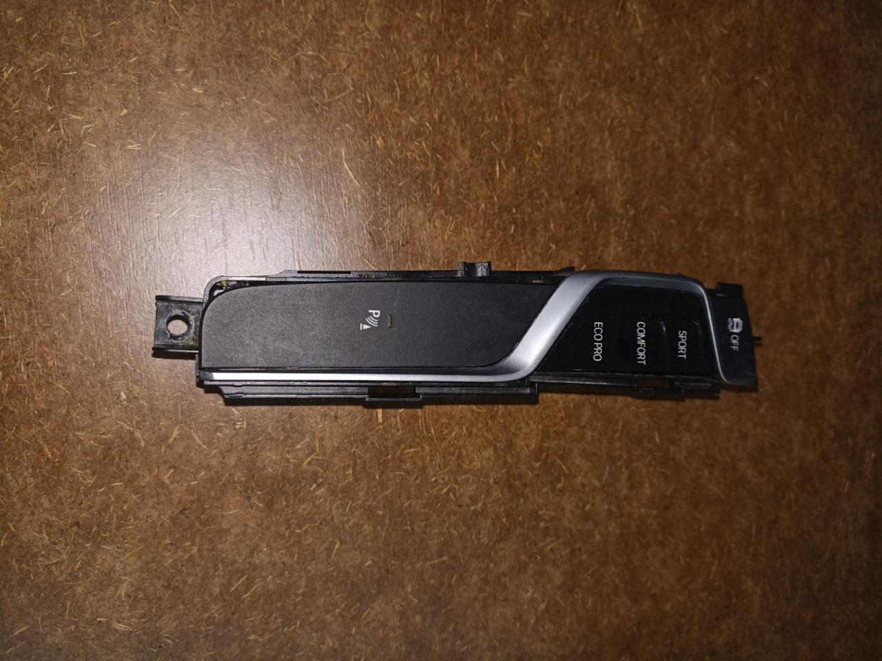 Кнопка парктроника BMW 5 серия G30/G31 G30 2020, 2.0 л., B46 B20 B, бензин, АКПП, седан, задний привод, 61316993923, 6993923 - фото №1