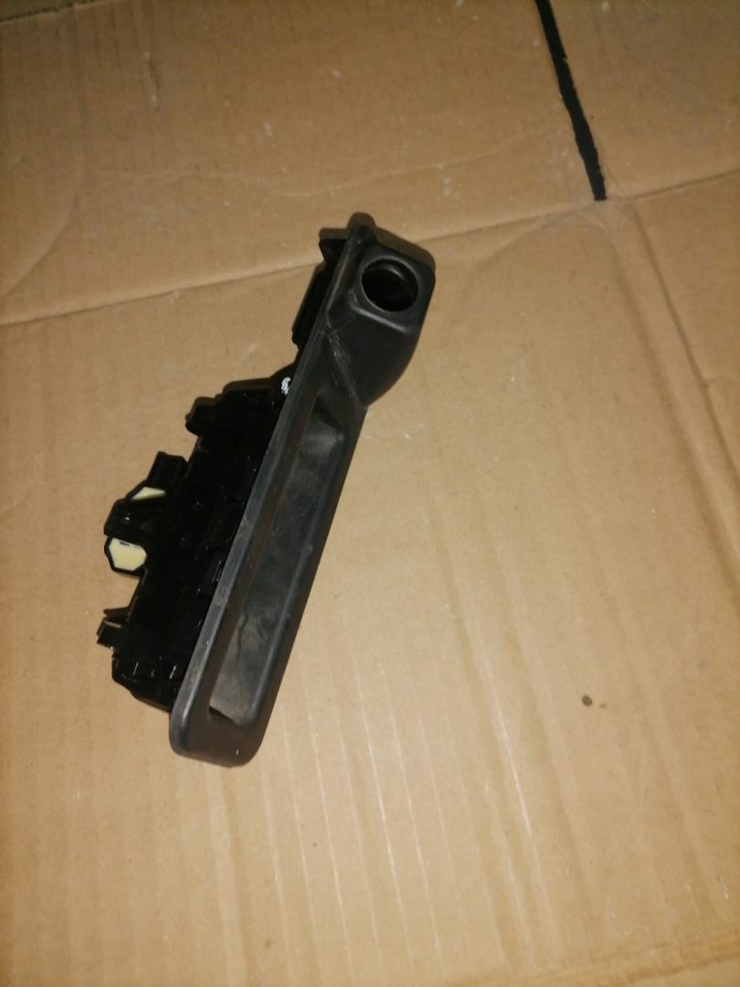 кнопка открытия багажника BMW 5 серия G30/G31 G30 2020, 2.0 л., B46 B20 B, бензин, АКПП, седан, задний привод, 7381868, 51247381868 - фото №1