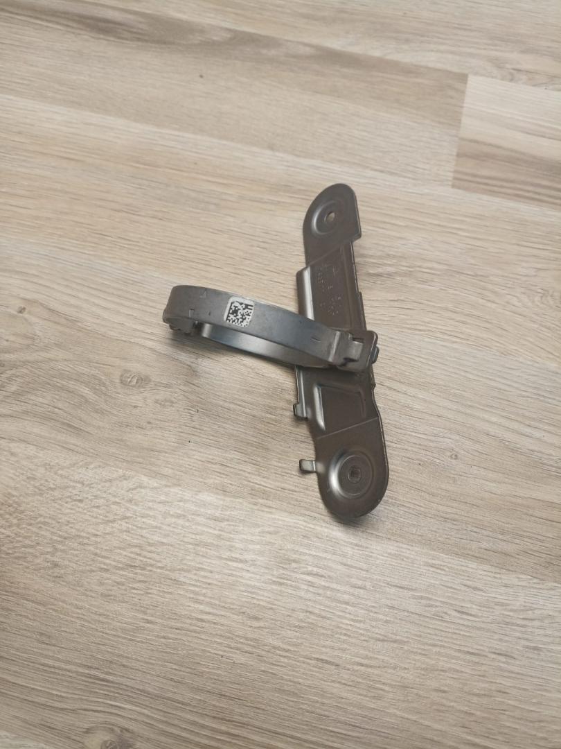 кронштейн (крепление) BMW 5 серия G30/G31 G30 2020, 2.0 л., B46 B20 B, бензин, АКПП, седан, задний привод, 11517935177, 7935177 - фото №1