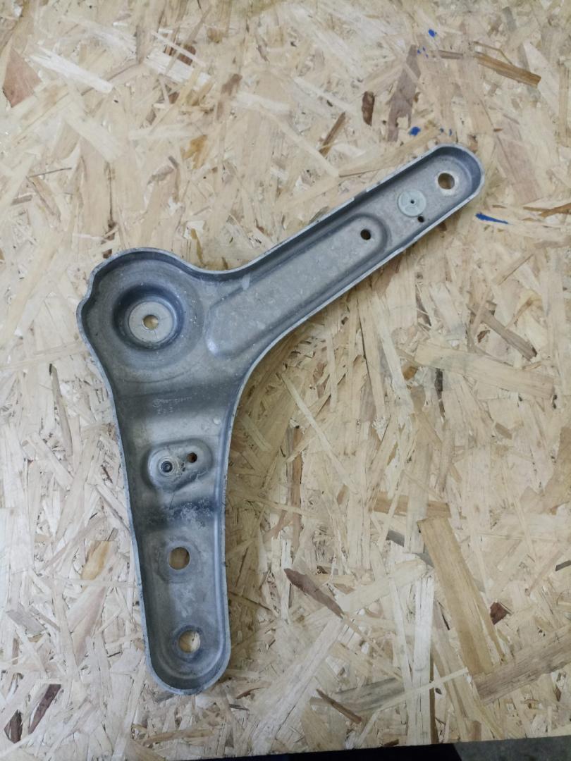 кронштейн (крепление) BMW X3 G01 2018, 3.0 л., B58 B30 A, бензин, АКПП, a300, внедорожник 5 дв., полный привод, 6871003, 33306871003 - фото №1