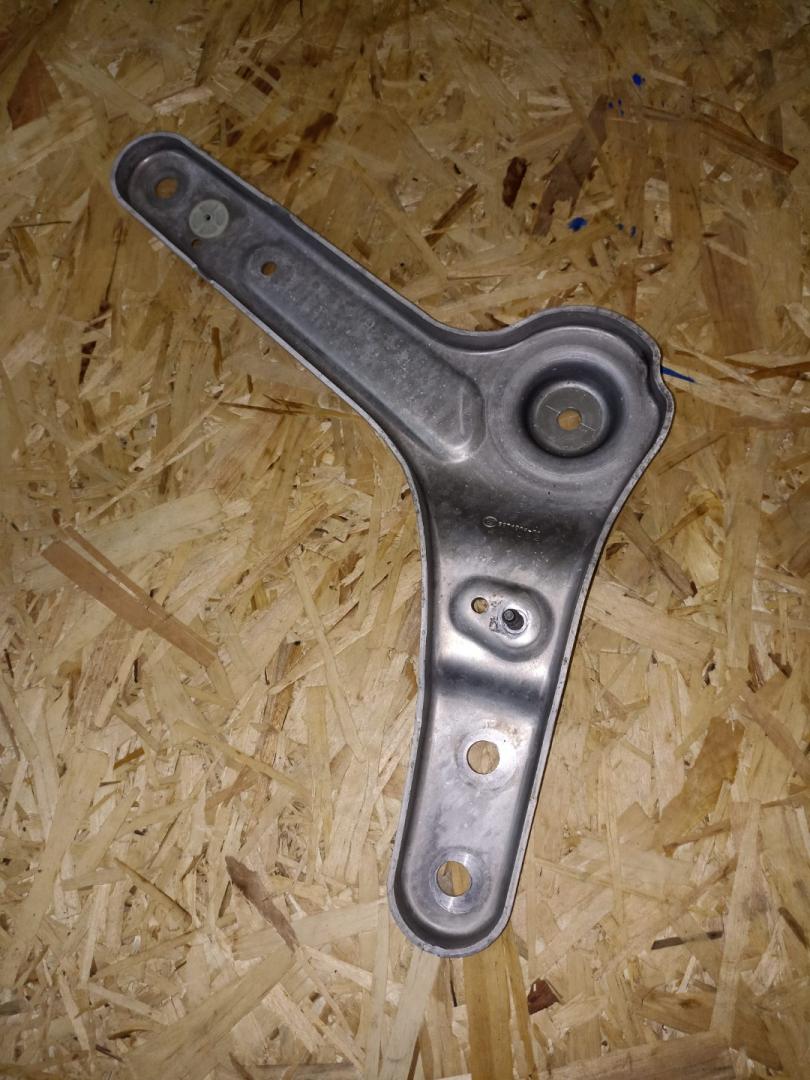 кронштейн (крепление) BMW X3 G01 2018, 3.0 л., B58 B30 A, бензин, АКПП, a300, внедорожник 5 дв., полный привод, 6871004, 64316871004 - фото №1