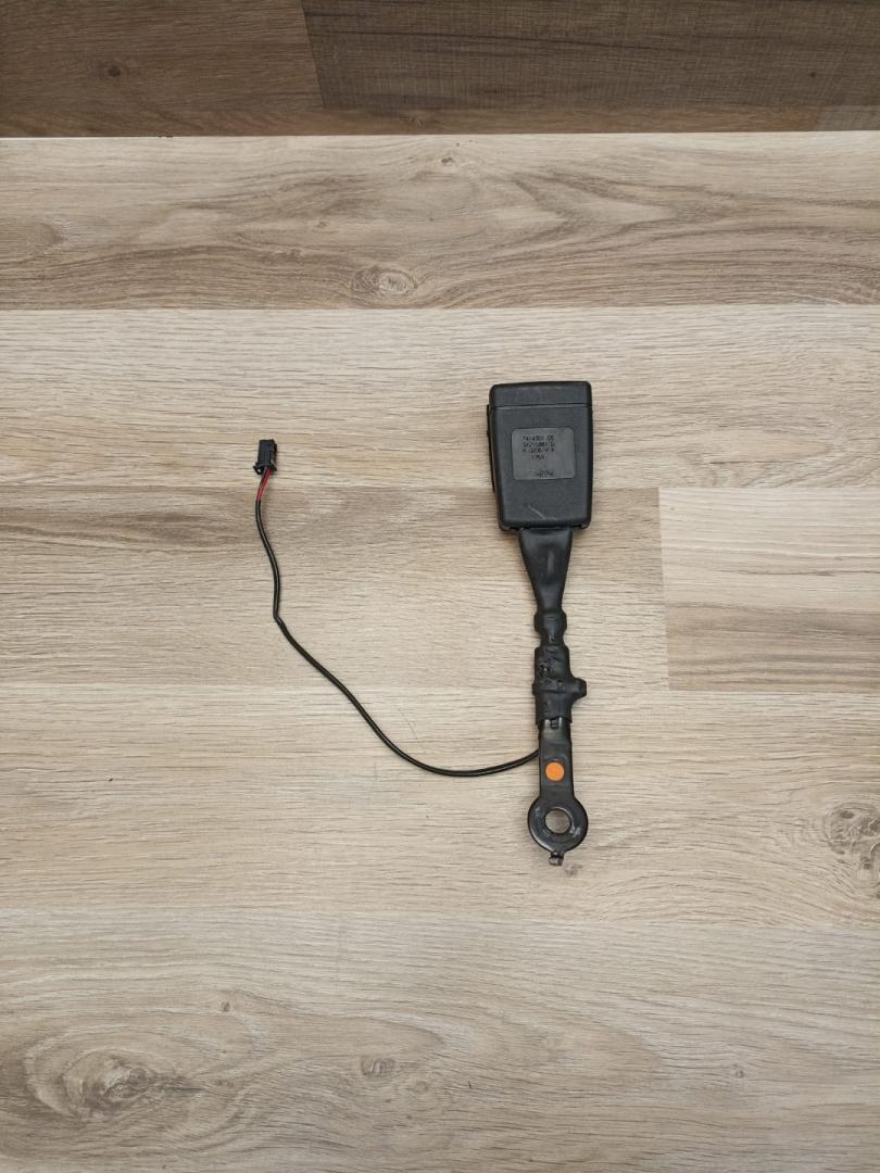 замок ремня безопасности BMW X3 G01 2018, 2.0 л., B46 B20 B, бензин, АКПП, внедорожник 5 дв., 72117414301, 7414301 - фото №1