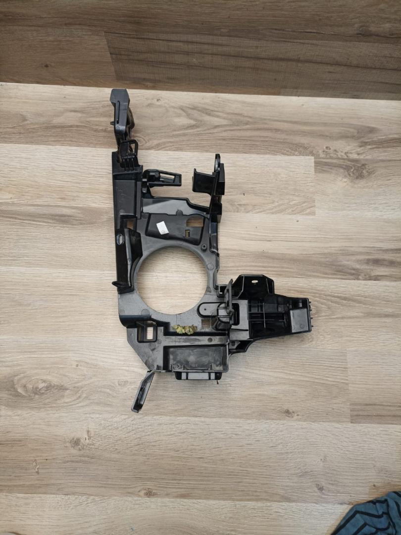 кронштейн (крепление) BMW 4 серия F32/F33 F36 2016, 2.0 л., B48 B20 A, бензин, АКПП, mineral gray, лифтбэк, правый руль, 51477309530, 7309530 - фото №1