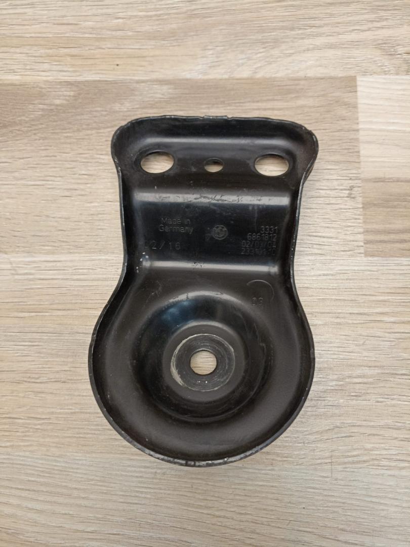 кронштейн (крепление) BMW 4 серия F32/F33 F36 2016, 2.0 л., B48 B20 A, бензин, АКПП, mineral gray, лифтбэк, правый руль, 33316861812, 6861812 - фото №1