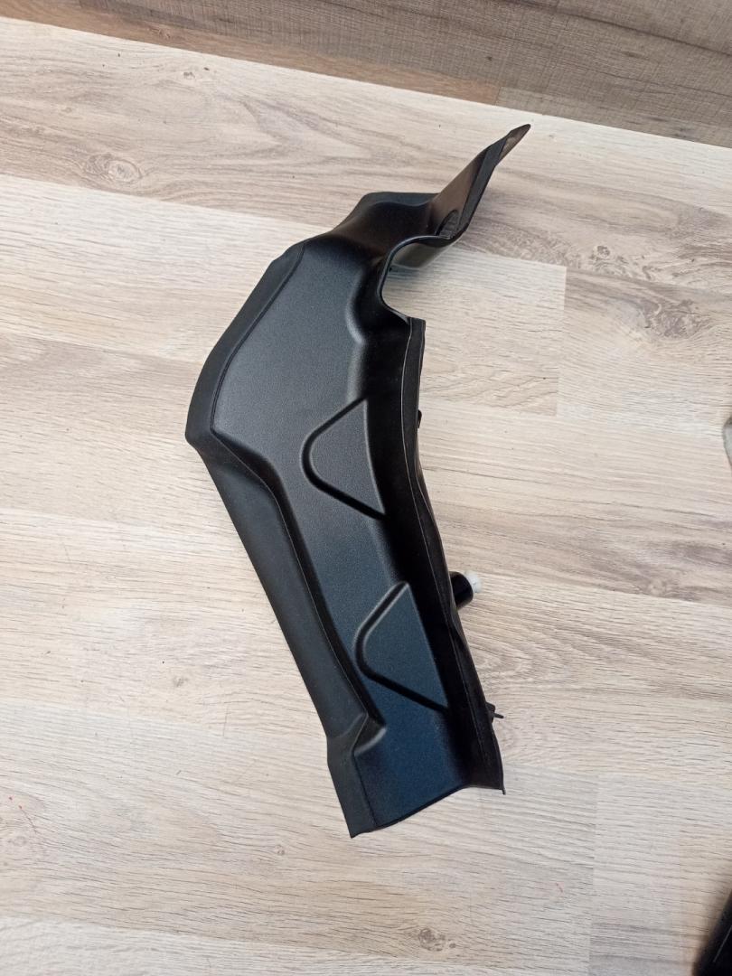 водосток крышки багажника BMW X5 G05 2021, 3.0 л., B58B30C, бензин, АКПП, sophisto-grau brillant metallic, внедорожник 5 дв., полный привод, 9491403, 63219491403 - фото №1