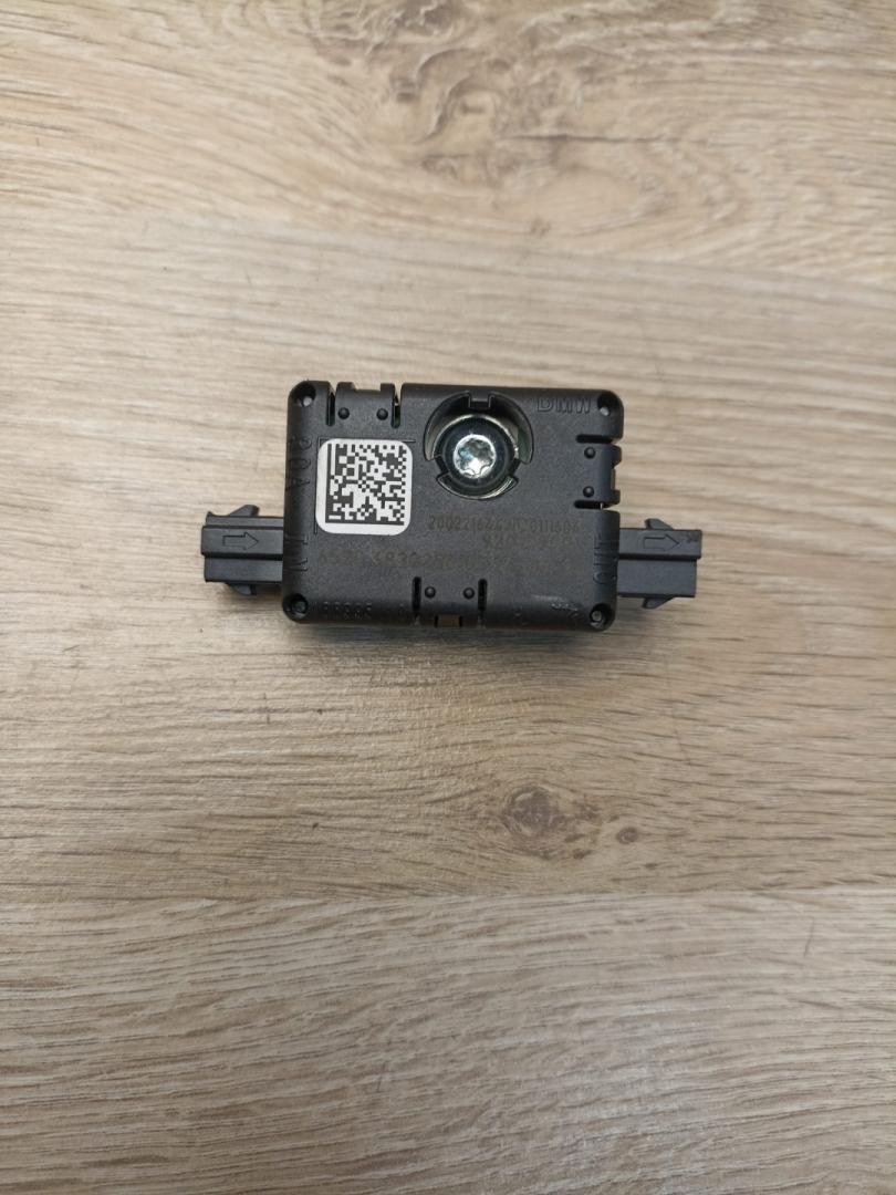 усилитель антенны BMW X5 G05 2021, 3.0 л., B58B30C, бензин, АКПП, sophisto-grau brillant metallic, внедорожник 5 дв., полный привод, 65206832256, 6832256 - фото №1