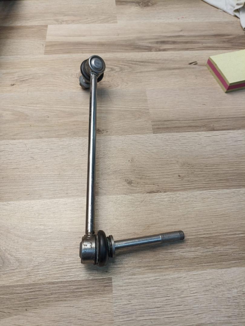 стойка стабилизатора BMW X5 G05 2021, 3.0 л., B58B30C, бензин, АКПП, sophisto-grau brillant metallic, внедорожник 5 дв., полный привод, 31356881808, 6881808 - фото №1