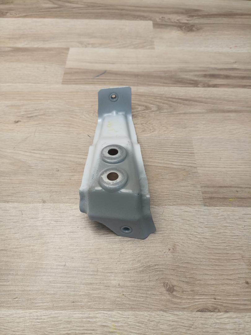 крепление ( кронштейн ) крыла BMW X7 G07 2021, 3.0 л., B58B30C, бензин, АКПП, a96 mineral-weiss metallic, внедорожник 5 дв., 7418218, 41007492368, 7492368 - фото №1