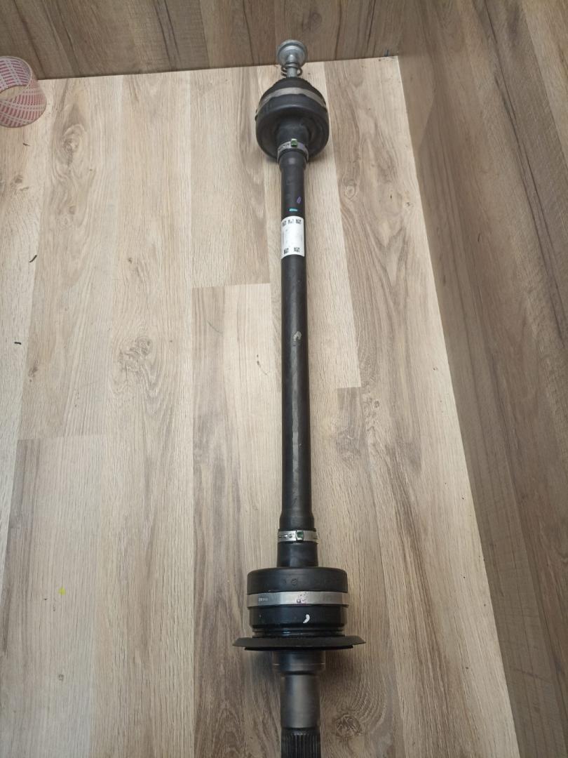 полуось задняя (приводной вал, ШРУС) BMW X7 G07 2021, 3.0 л., B58B30C, бензин, АКПП, a96 mineral-weiss metallic, внедорожник 5 дв., 33208487518, 8487518 - фото №1