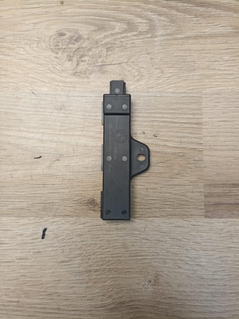 Антенна системы комфортного доступа BMW X7 G07 2021, 3.0 л., B58B30C, бензин, АКПП, a96 mineral-weiss metallic, внедорожник 5 дв., 65206832065, 6832065 - фото №1