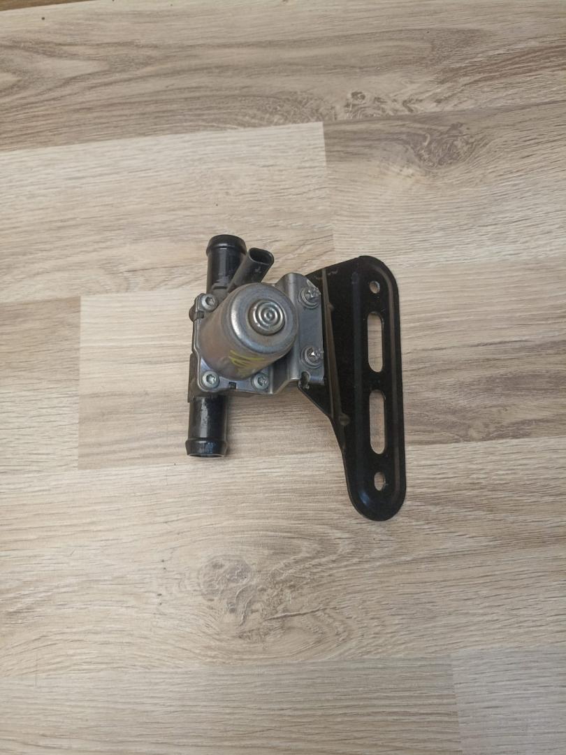 клапан прокачки сцепления BMW X7 G07 2021, 3.0 л., B58B30C, бензин, АКПП, a96 mineral-weiss metallic, внедорожник 5 дв., 64119254742, 9254742 - фото №1