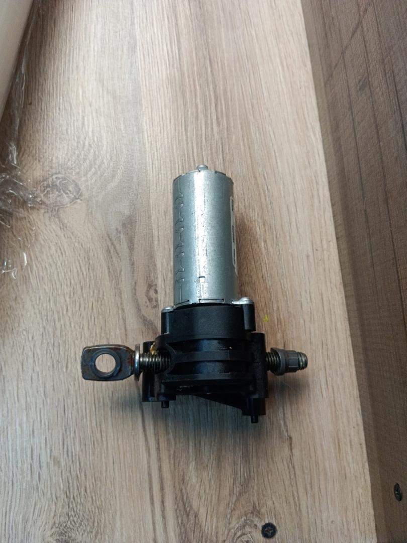 моторчик регулировки сиденья BMW X7 G07 2021, 3.0 л., B58B30C, бензин, АКПП, a96 mineral-weiss metallic, внедорожник 5 дв., J1-38186-59, 20210112, 020464730, 01413640020023321022 - фото №1