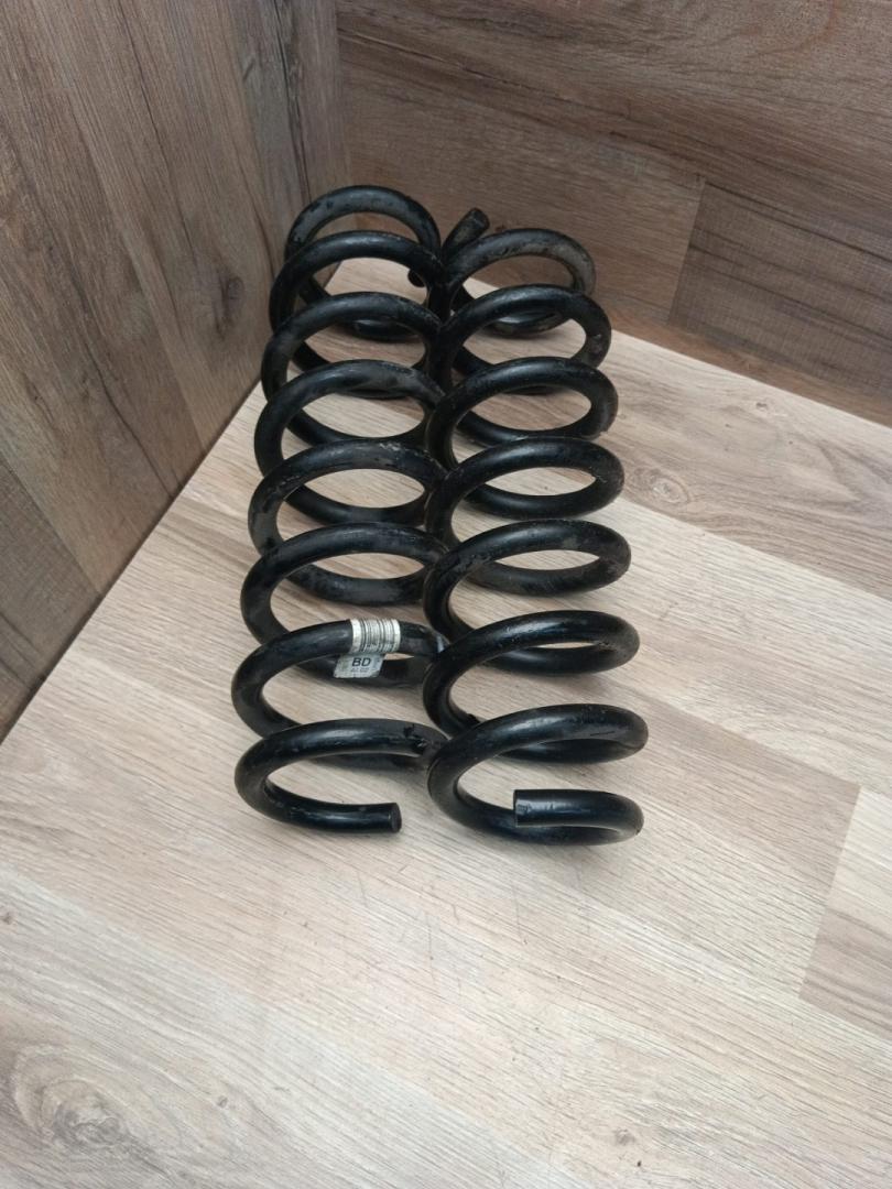 пружина задняя BMW 3 серия G20 2019, 2.0 л., B46 B20 B, бензин, АКПП, mediterran-blau metallic, седан, полный привод, 6889967, 33536889967 - фото №1