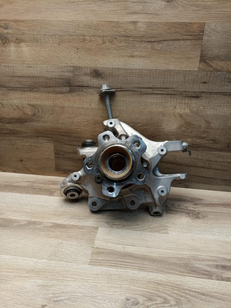 кулак задний правый BMW X3 G01 2019, 2.0 л., B46 B20 B, бензин, АКПП, black-sapphire metallic(475), внедорожник 5 дв., полный привод, 6869788, 6871030, 6861140, 33306871028, 6871028 - фото №1