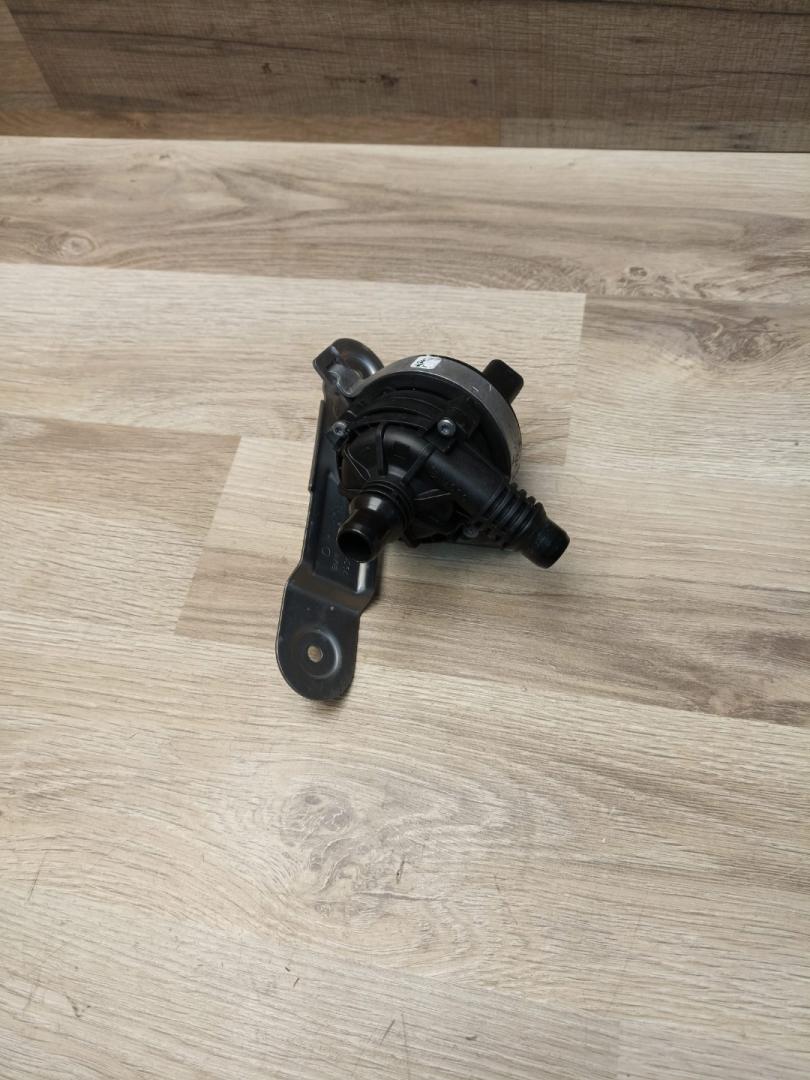 насос антифриза дополнительный BMW 3 серия G20 2019, 2.0 л., B46 B20 B, бензин, АКПП, mediterran-blau metallic, седан, полный привод, 11518651287, 8651287 - фото №1