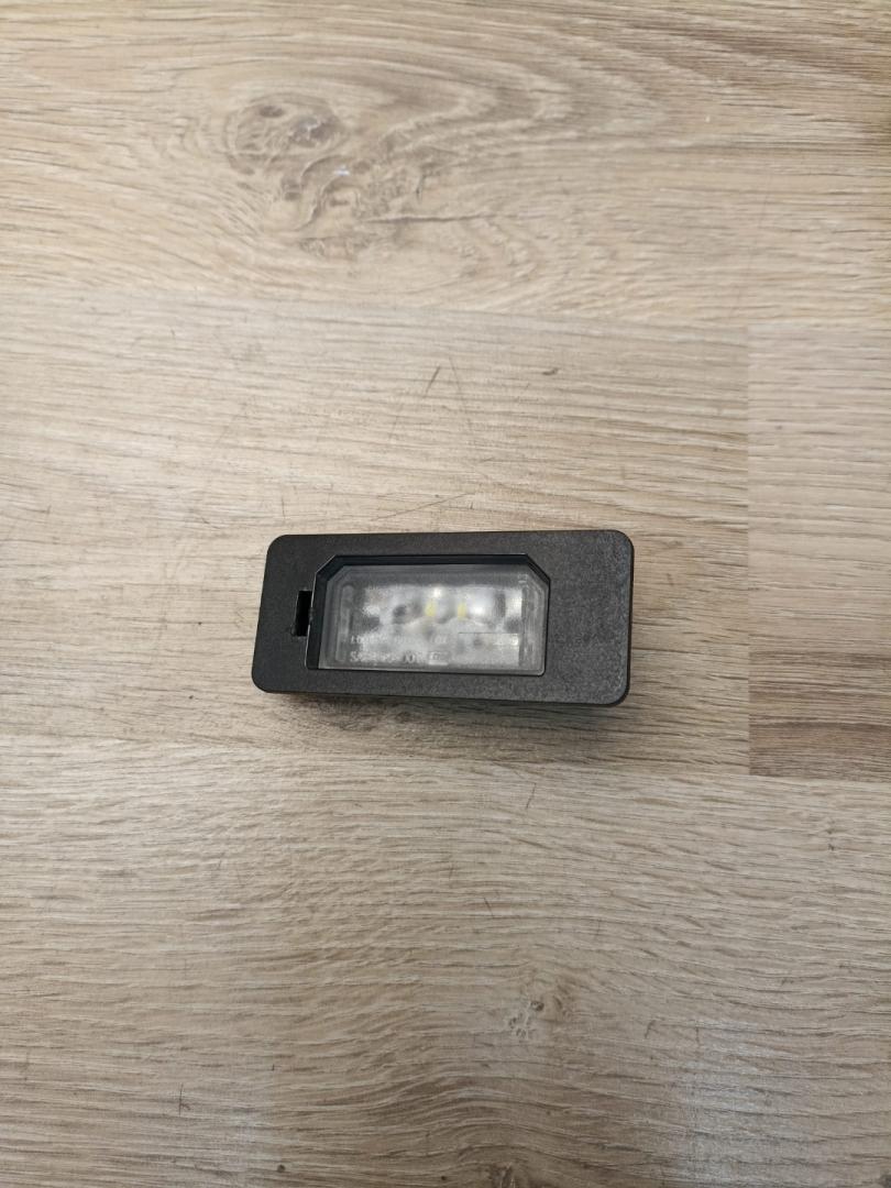 подсветка номера BMW 3 серия G20 2022, 2.0 л., B46 B20 B, бензин, АКПП, mineral-weiss metallic, седан, задний привод, 63269481841, 9481841 - фото №1