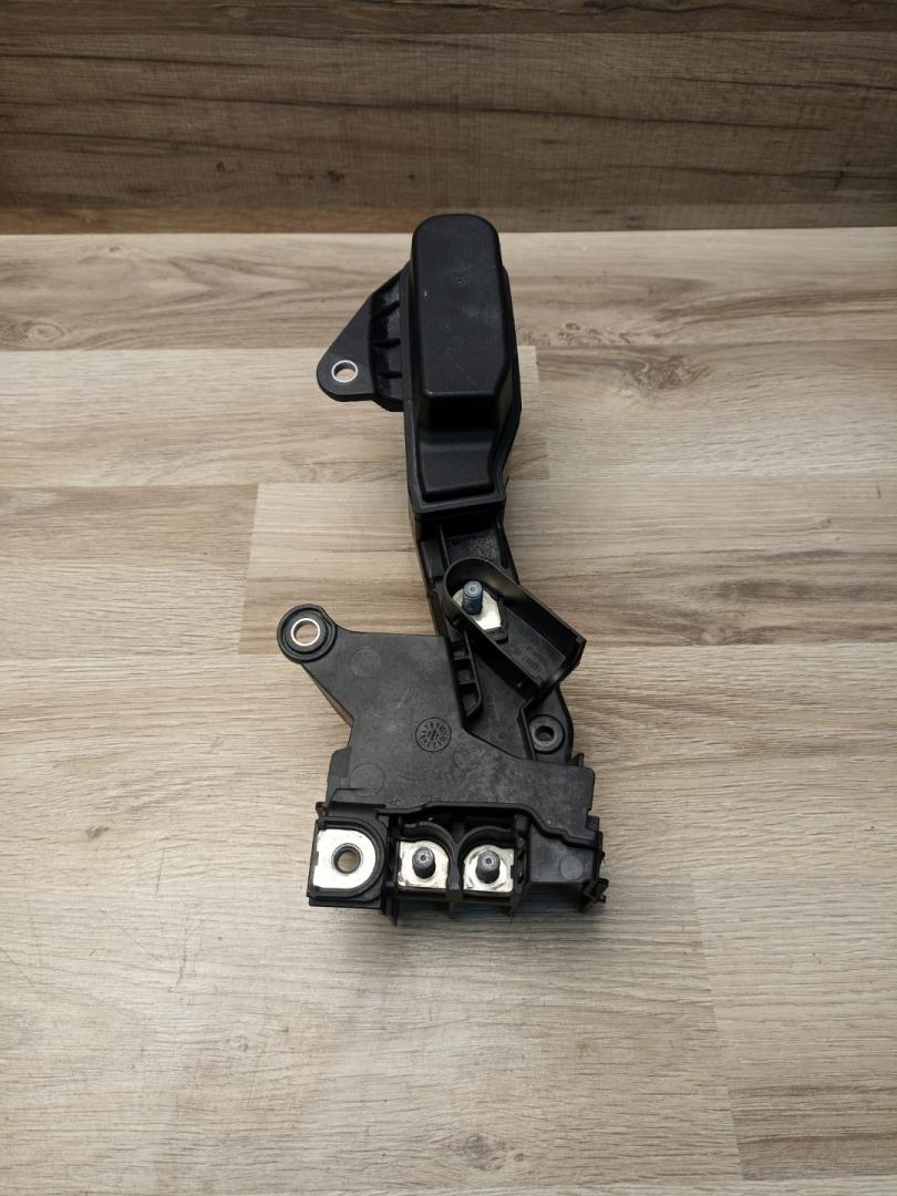 распределитель B+ BMW 3 серия G20 2022, 2.0 л., B46 B20 B, бензин, АКПП, mineral-weiss metallic, седан, задний привод, 61146842531, 6842531 - фото №1