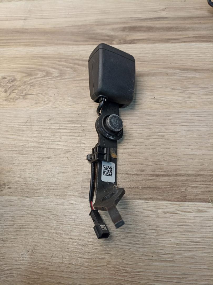 замок ремня безопасности BMW 3 серия G20 2022, 2.0 л., B46 B20 B, бензин, АКПП, mineral-weiss metallic, седан, задний привод, 72117442031, 7442031 - фото №1