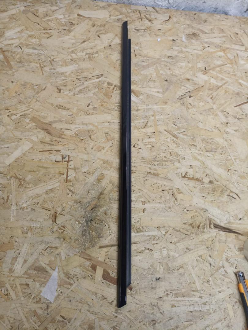 молдинг двери задней правой BMW 3 серия G20 2022, 2.0 л., B46 B20 B, бензин, АКПП, mineral-weiss metallic, седан, задний привод, 51337465152, 7465152 - фото №1