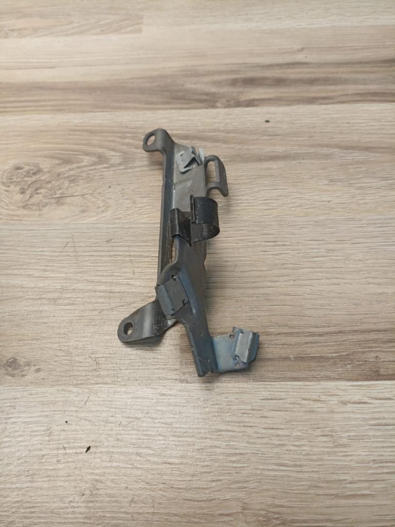 кронштейн (крепление) BMW 3 серия G20 2022, 2.0 л., B46 B20 B, бензин, АКПП, mineral-weiss metallic, седан, задний привод, 5A189F9, 11785A189F9 - фото №1