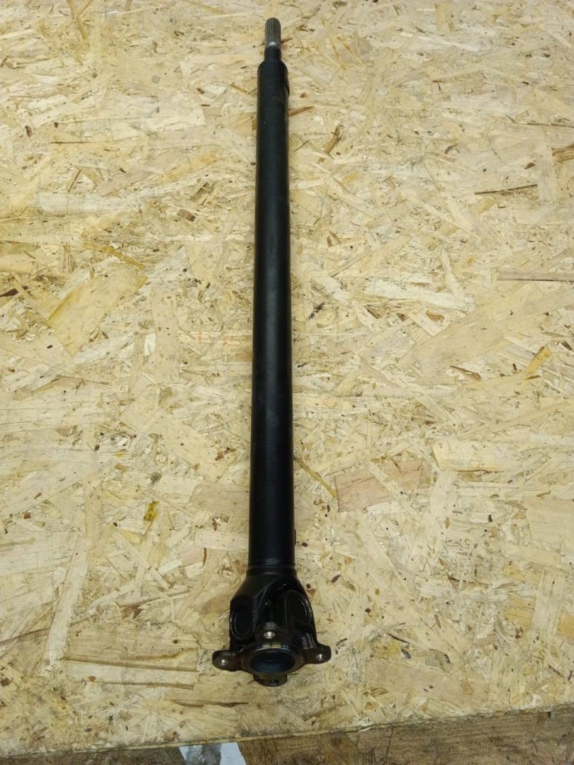 карданный вал BMW 5 серия G30/G31 2019, 4.4 л., N63 B44 C, бензин, АКПП, rhodonite silver metallic, седан, полный привод, 26208698362, 8698362 - фото №1