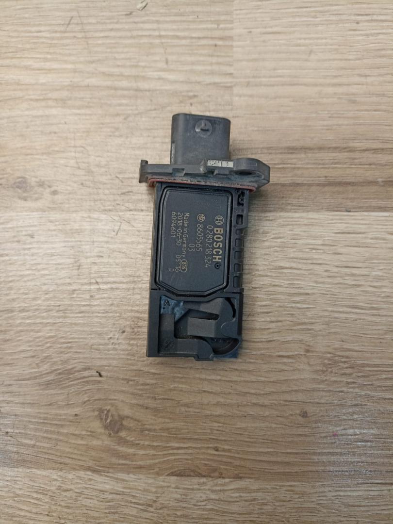 расходомер воздуха BMW 5 серия G30/G31 2019, 4.4 л., N63 B44 C, бензин, АКПП, rhodonite silver metallic, седан, полный привод, 13628605565, 8605565 - фото №1