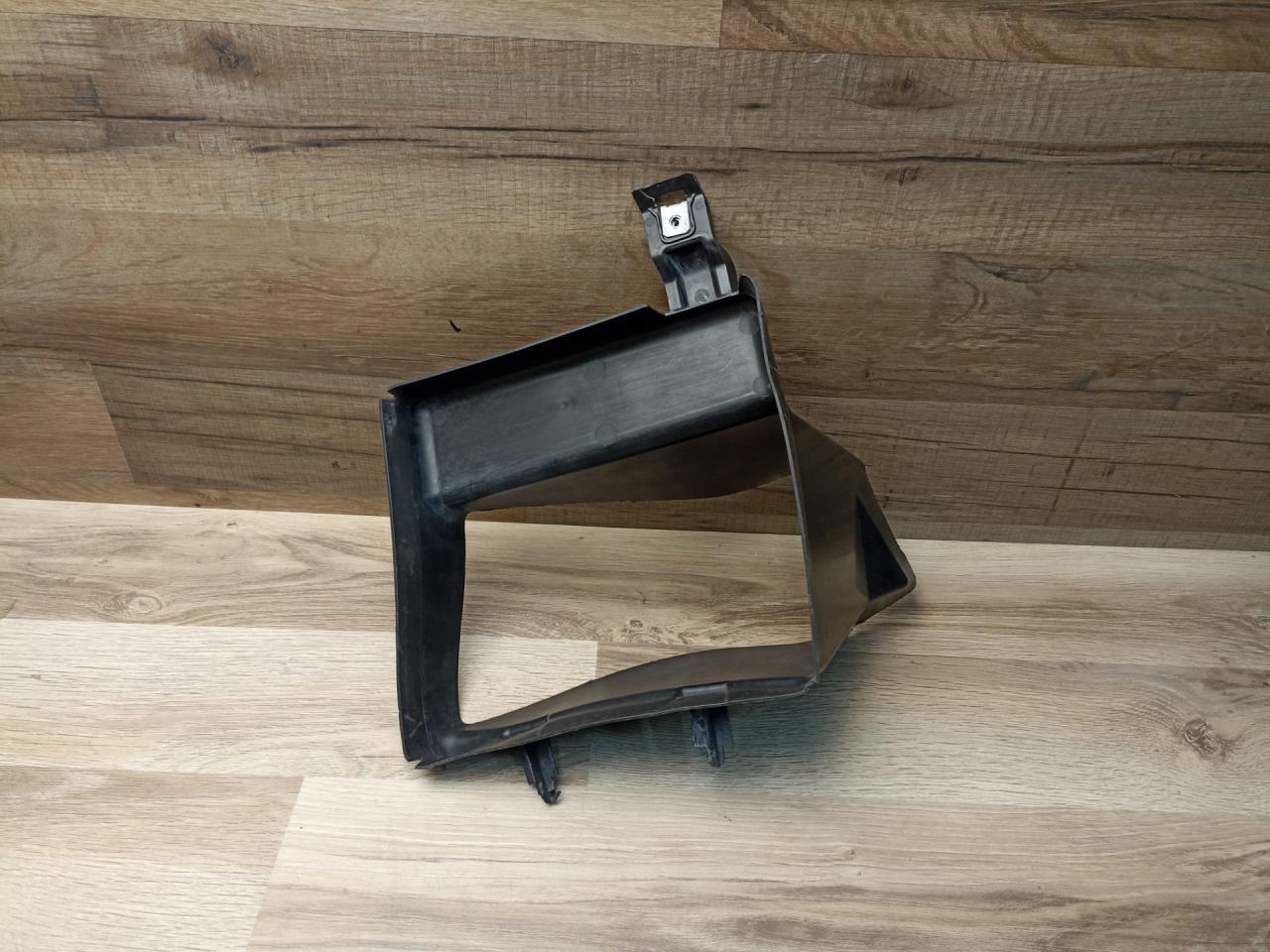 воздуховод (дефлектор) радиатора BMW 5 серия G30/G31 2019, 4.4 л., N63 B44 C, бензин, АКПП, rhodonite silver metallic, седан, полный привод, 51748059677, 8059677 - фото №1