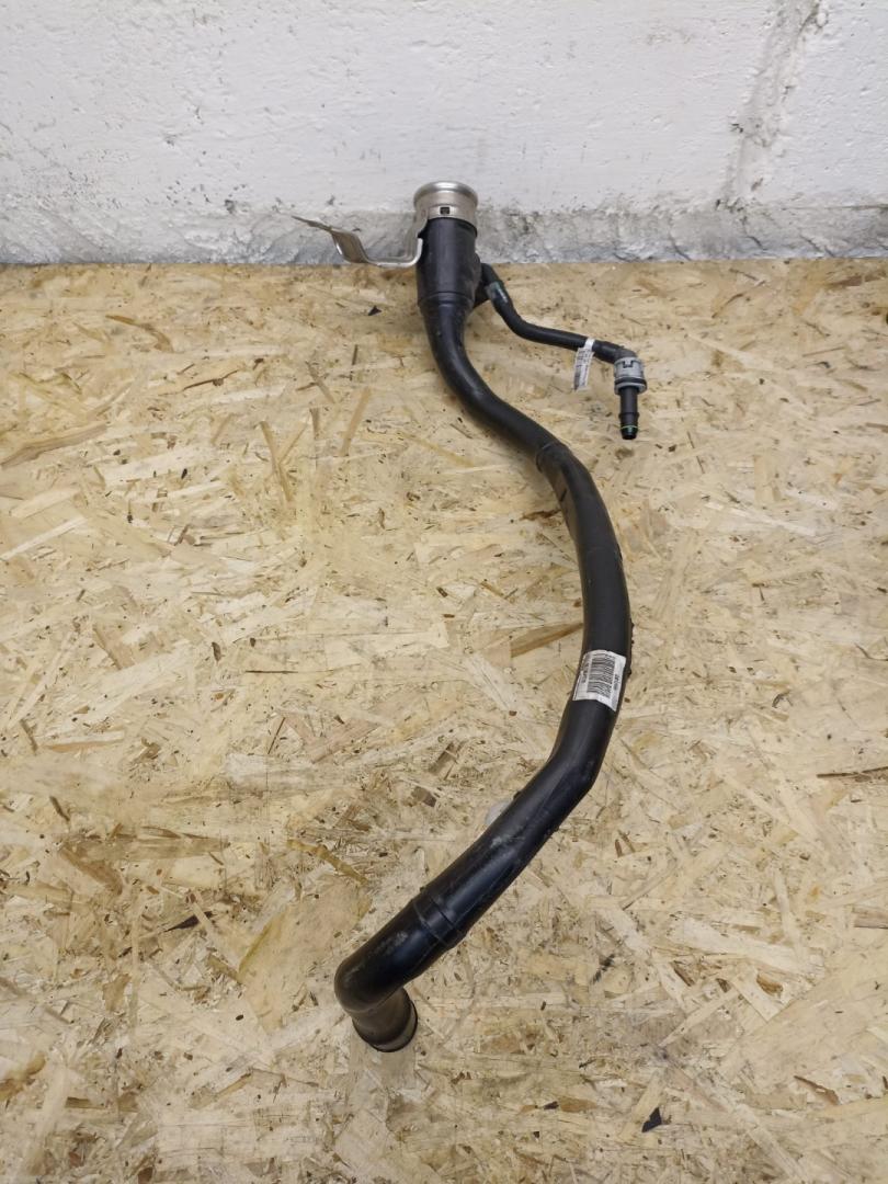 горловина топливного бака BMW 5 серия G30/G31 2019, 4.4 л., N63 B44 C, бензин, АКПП, rhodonite silver metallic, седан, полный привод, 16117365415, 7365415 - фото №1