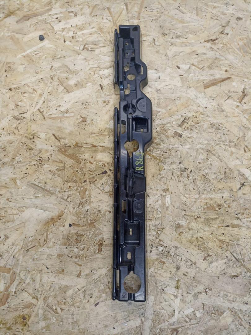 Кронштейн крепления порога BMW 5 серия G30/G31 2019, 4.4 л., N63 B44 C, бензин, АКПП, rhodonite silver metallic, седан, полный привод, 51777387345, 7387345 - фото №1