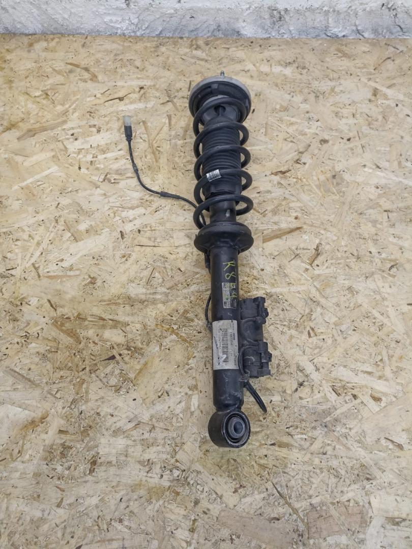 стойка задняя BMW 5 серия G30/G31 2019, 4.4 л., N63 B44 C, бензин, АКПП, rhodonite silver metallic, седан, полный привод, 37106867354, 6867354 - фото №1